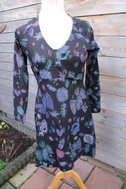 Jurk zwart/ kleur SKFK mt 38 nieuw Vaste prijs, Kleding | Dames, Verzenden, Zwart, Nieuw, Onder de knie