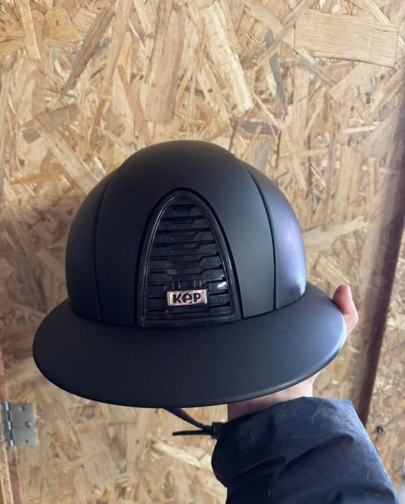 Kep italia maat M liner 57, Ophalen of Verzenden, Zo goed als nieuw, Dressuur, Cap