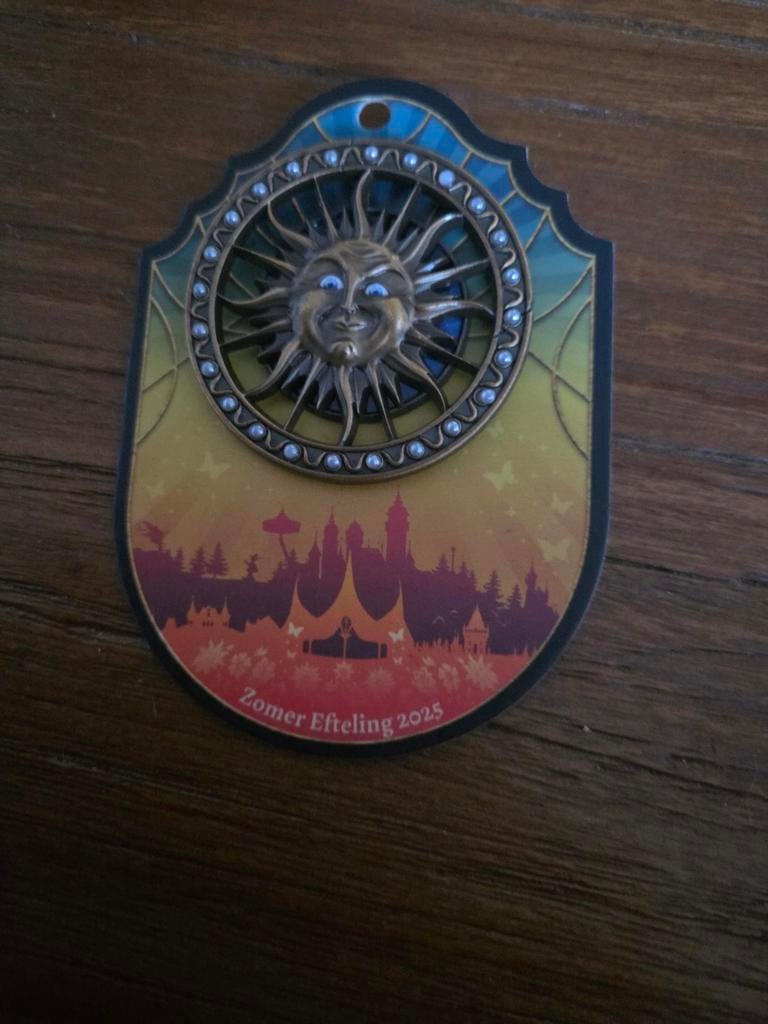 Efteling zomer pin 2025 OOK TE RUIL, Verzamelen, Ophalen of Verzenden, Nieuw, Button of Speldje