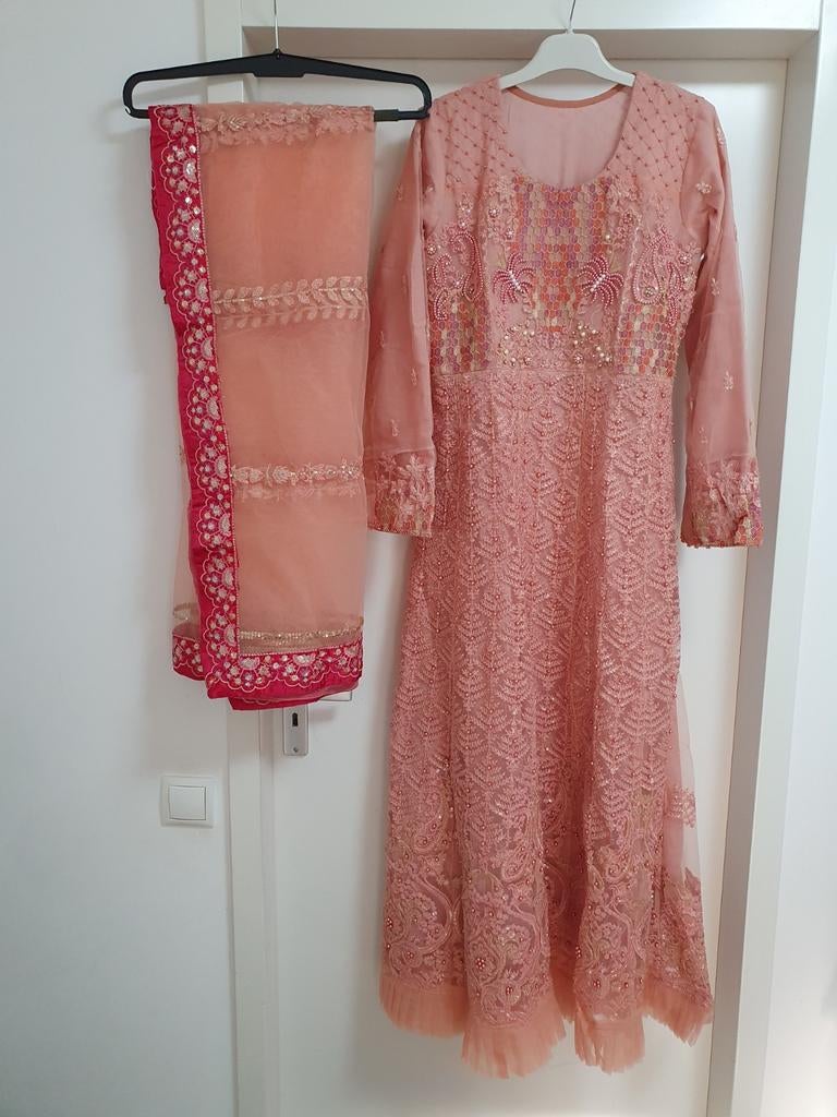 Nieuwe Roze maxi jurk sjaal Maat M met Borduurwerk en Kralen, Ophalen of Verzenden, Nieuw, Maat 38/40 (M), Roze