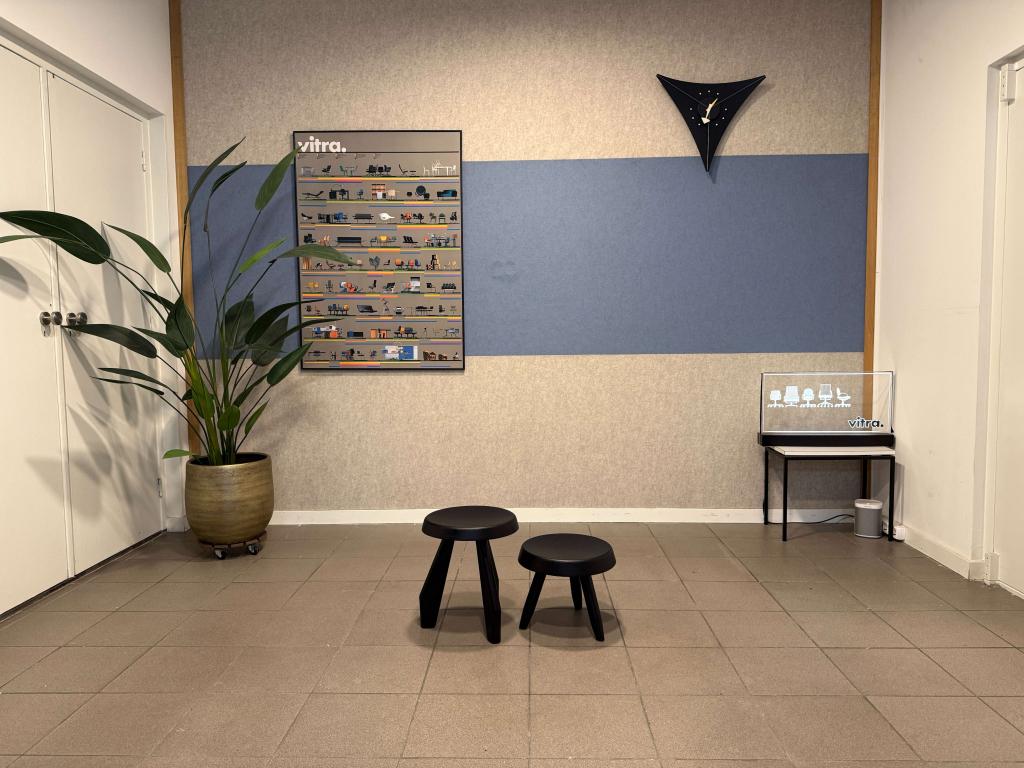 Cassina | Charlotte Perriand | Tabouret Berger & Méribel, Minder dan 55 cm, Vitra Artifort Cassina Fritz Hansen Eames Gispen Pastoe Hay