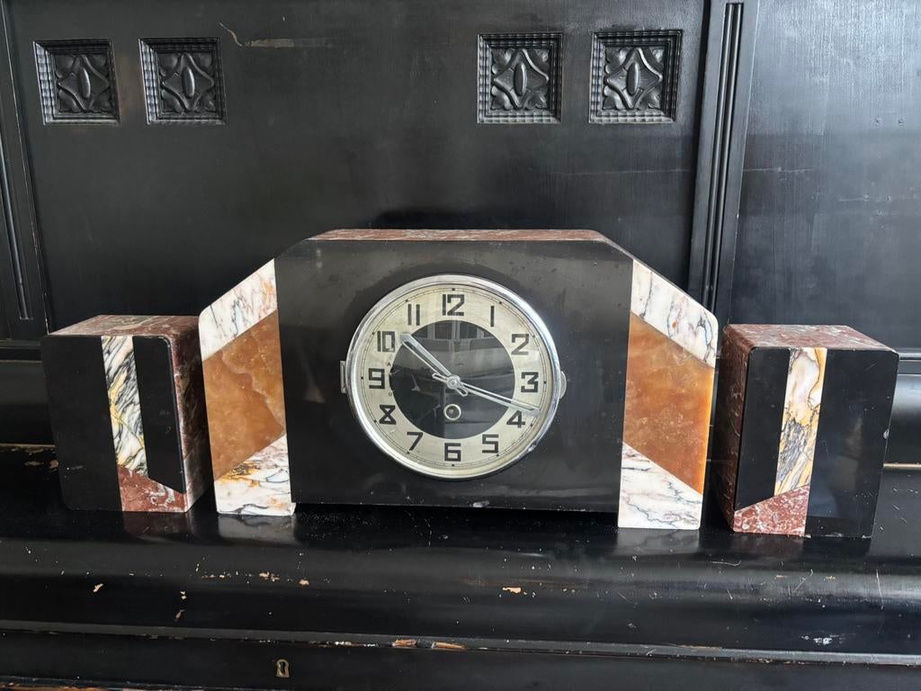 Art Deco Marmeren Schouwklok met Zijstukken, Ophalen of Verzenden