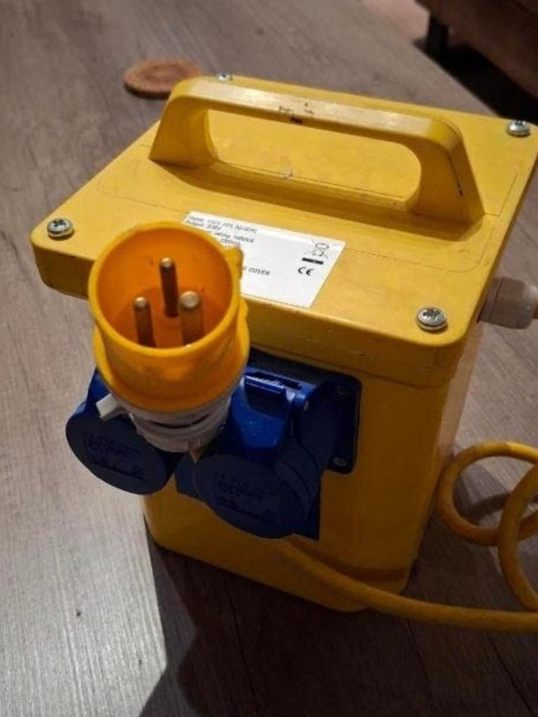Omvormer 110V naar 220V met 2x 16A Euro aansluitingen, Caravans en Kamperen, Camper-accessoires, Ophalen