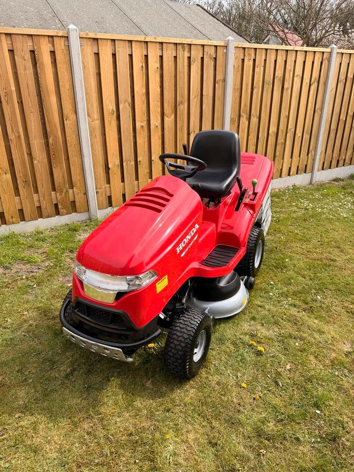 Honda HF 2417 HM zitmaaier bijna geen draaiuren !, Tuin en Terras, Grasmaaiers, Zo goed als nieuw, Benzine-grasmaaier, 50 cm of meer
