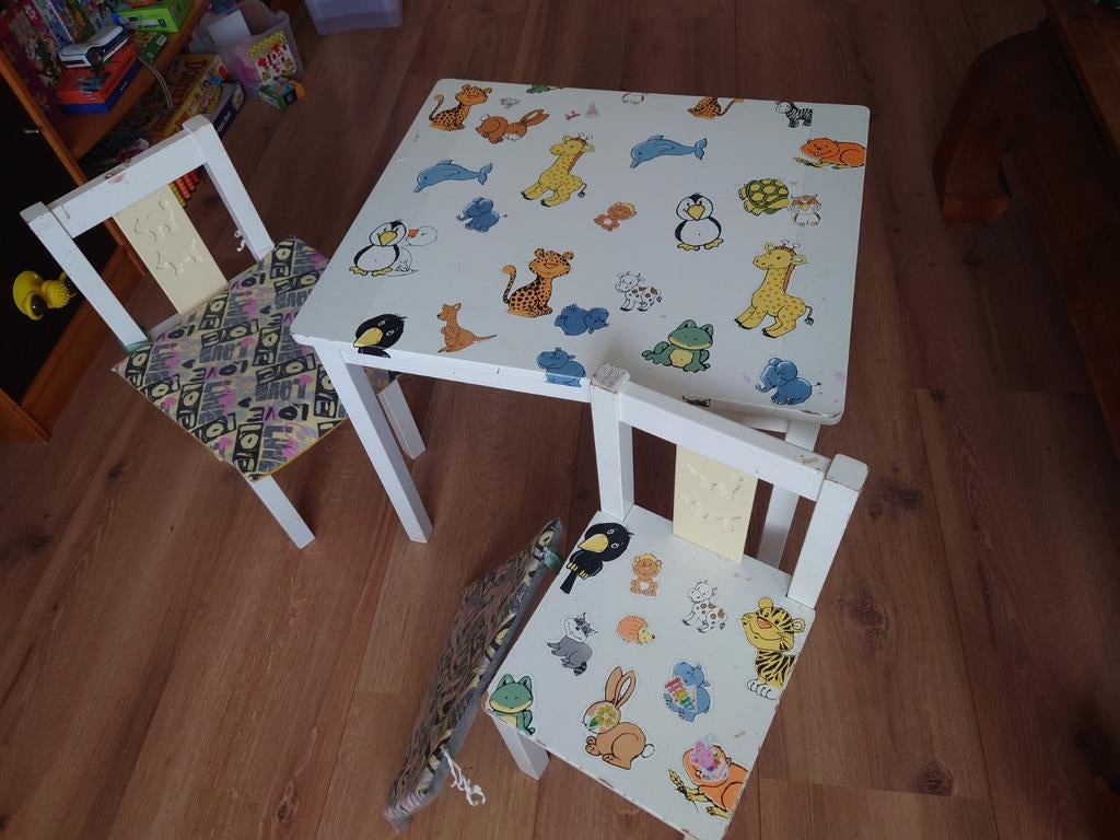 Kindertafeltje met 2 stoelen - Dieren thema (IKEA KRITTER), Kinderen en Baby's, Kinderkamer | Tafels en Stoelen, Ophalen, Gebruikt