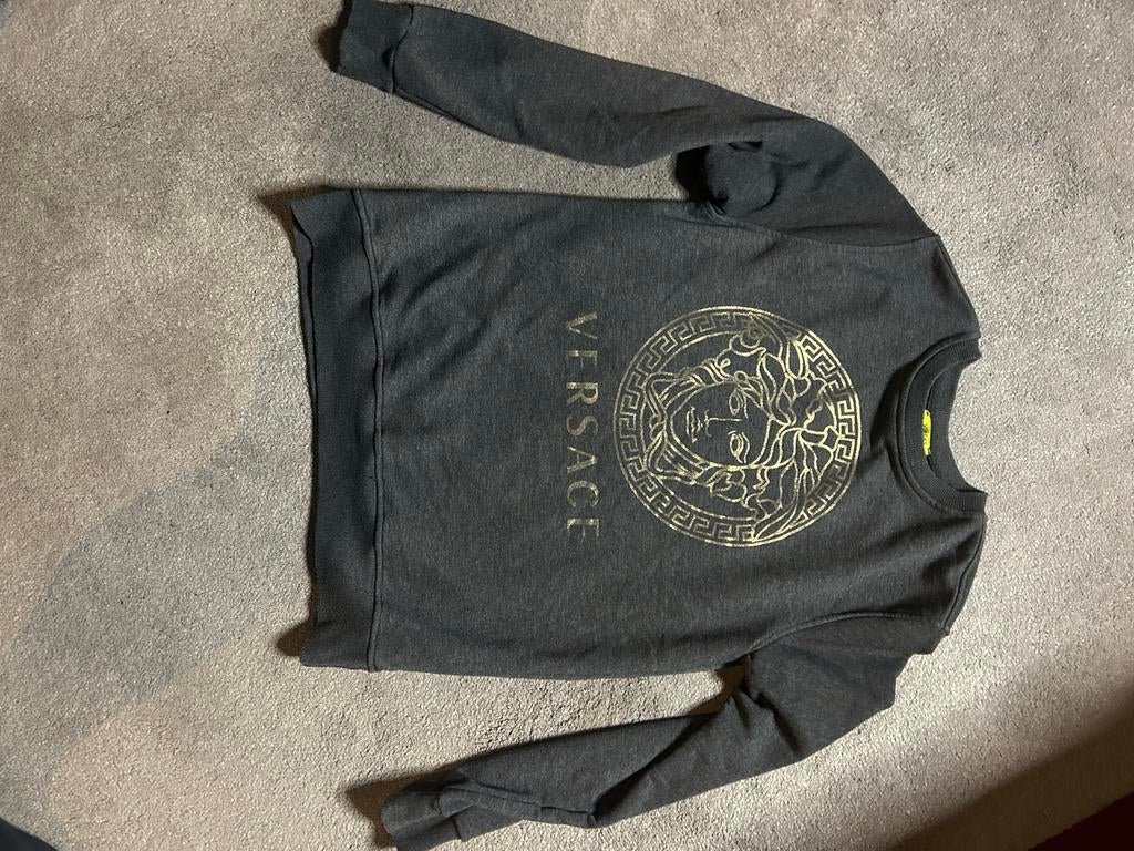 Versace Medusa sweatshirt - Donkergrijs met goud, Kleding | Dames, Ophalen of Verzenden, Zo goed als nieuw, Maat 38/40 (M), Grijs
