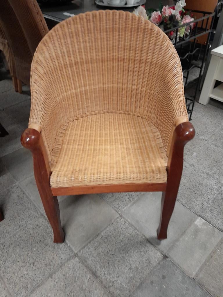 Mooie rotan stoel met houten onderstel, Ophalen, Zo goed als nieuw, Hout