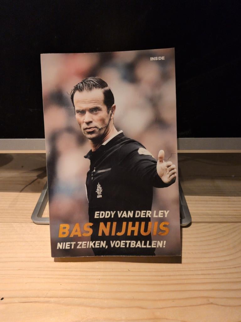 Bas Nijhuis - Niet zeiken, voetballen! (Boek), Boeken, Sportboeken, Ophalen of Verzenden, Zo goed als nieuw