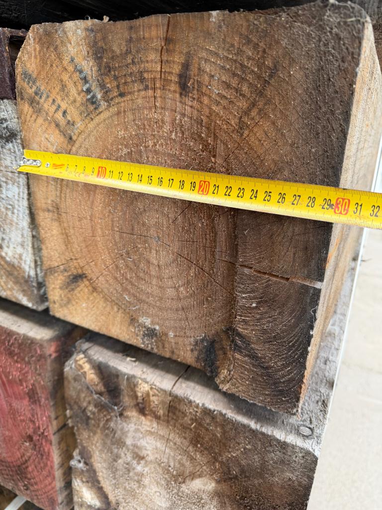 30x30cm robuuste balken, palen hout met karakter Radiatapine, Niet ingevuld, Gebruikt, 25 cm of meer, Niet ingevuld