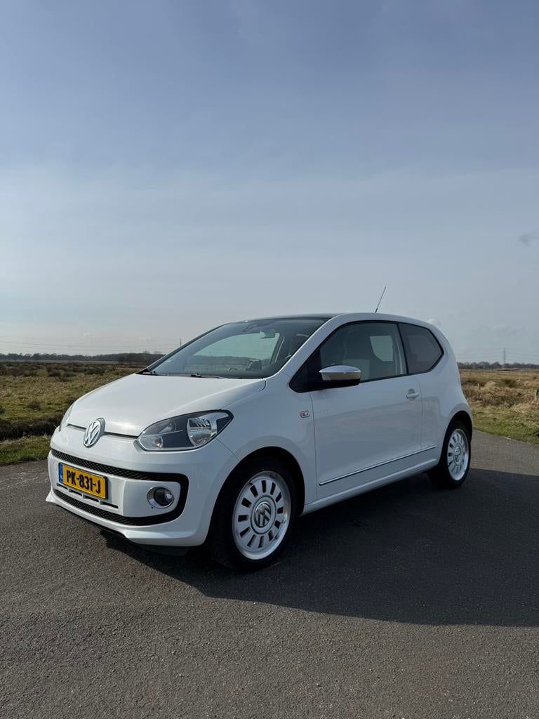 VW Up! White Up! Pano dak+Cruise+Airco+APK 27+nw distributie, 74 pk, Up!, 4 stoelen, Leder en Stof