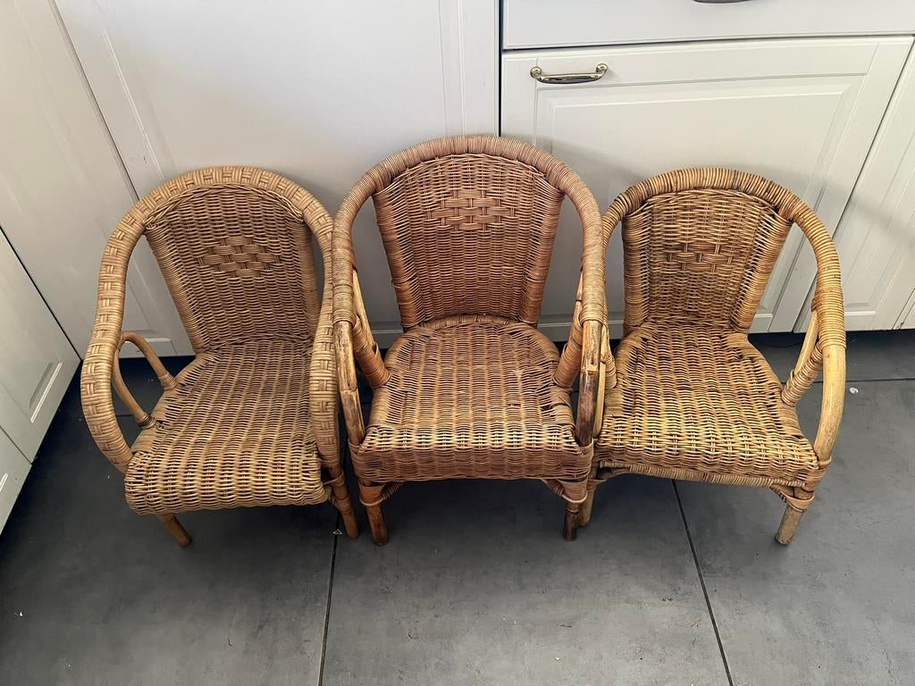 Top vintage! Een twee of drie  leuke rieten kinderstoeltjes, Kinderen en Baby's, Kinderkamer | Tafels en Stoelen, Ophalen of Verzenden