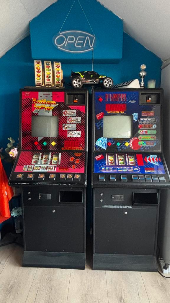 2 Gokkasten voor onderdelen en/of reparatie, Verzamelen, Automaten | Gokkasten en Fruitautomaten, Gebruikt, Euro, Met sleutels