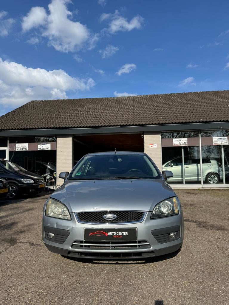 Ford Focus 1.6 74KW 3D 2005 Grijs nieuwe APK, Auto's, 1596 cc, 15 km/l, Zwart, 4 cilinders