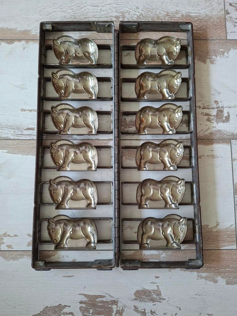 Antieke chocolade mal / vorm met paarden, Ophalen