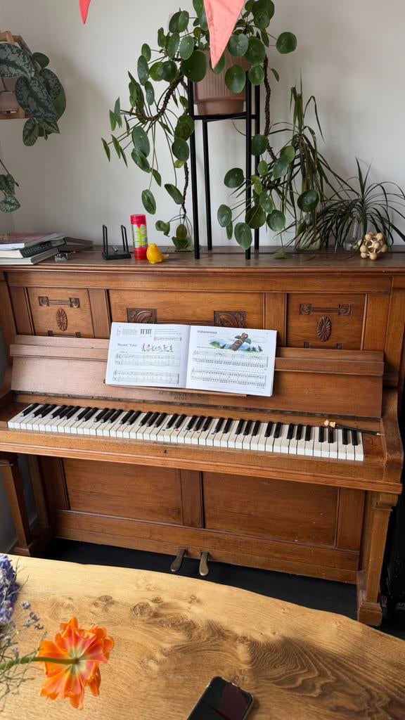 Piano gratis af te halen, Muziek en Instrumenten, Ophalen, Gebruikt, Bruin, Piano