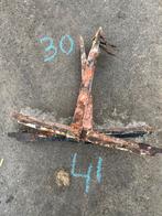 Oude roestige metalen muur ankers de prijs is per stuk, Antiek en Kunst, Ophalen of Verzenden