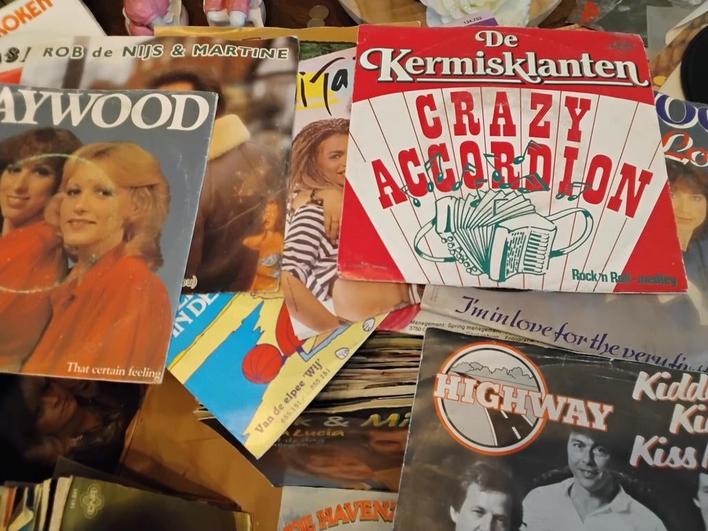 Doos vol oude singeltjs 402 stuks geheime zender, Ophalen of Verzenden, Gebruikt, Nederlandstalig