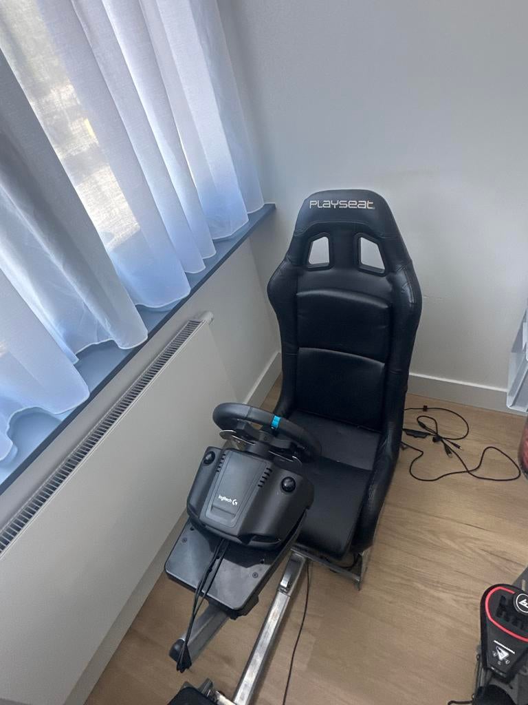 Playseat met Logitech G29 racestuur en pedalen voor PS5, Spelcomputers en Games, Spelcomputers | Sony PlayStation Consoles | Accessoires