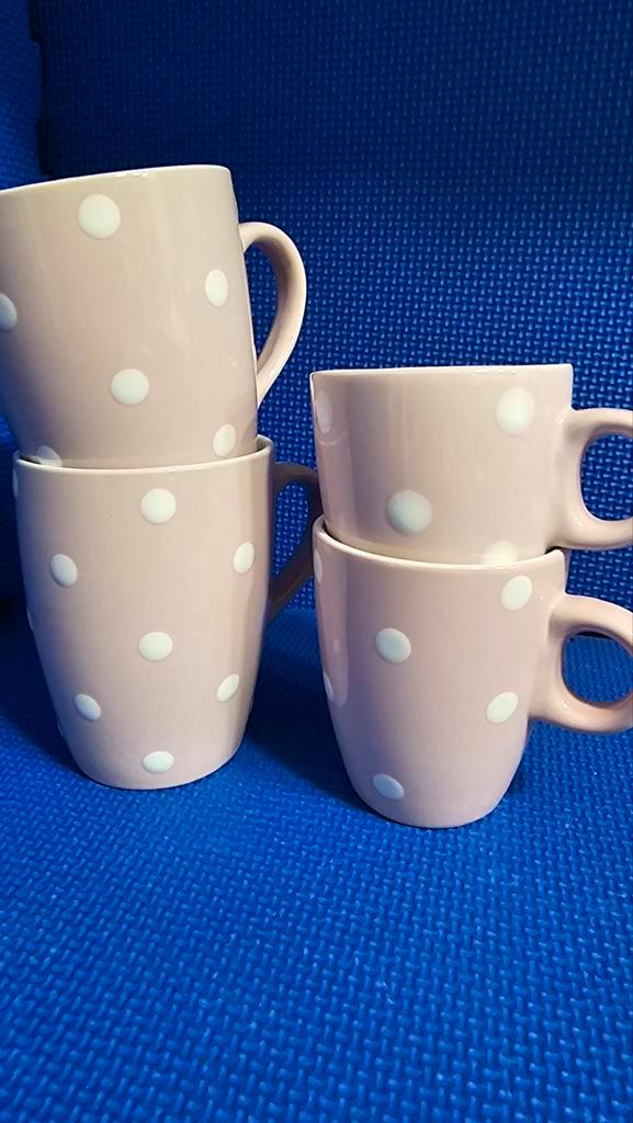 Set van 4 Roze Mokken met Witte Stippen, Huis en Inrichting, Keuken | Keukenbenodigdheden, Zo goed als nieuw, Ophalen of Verzenden