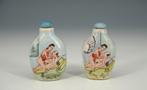 2 porseleinen snuifflesjes met erotische voorstelling, Ophalen of Verzenden