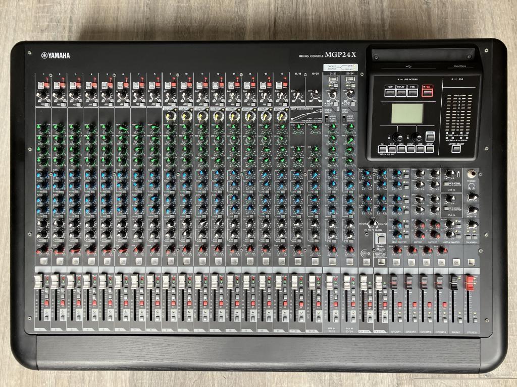 Yamaha MGP24X mixer met REV-X reverb en SPX digital multi fx, Ophalen, Zo goed als nieuw, 20 kanalen of meer, Microfooningang