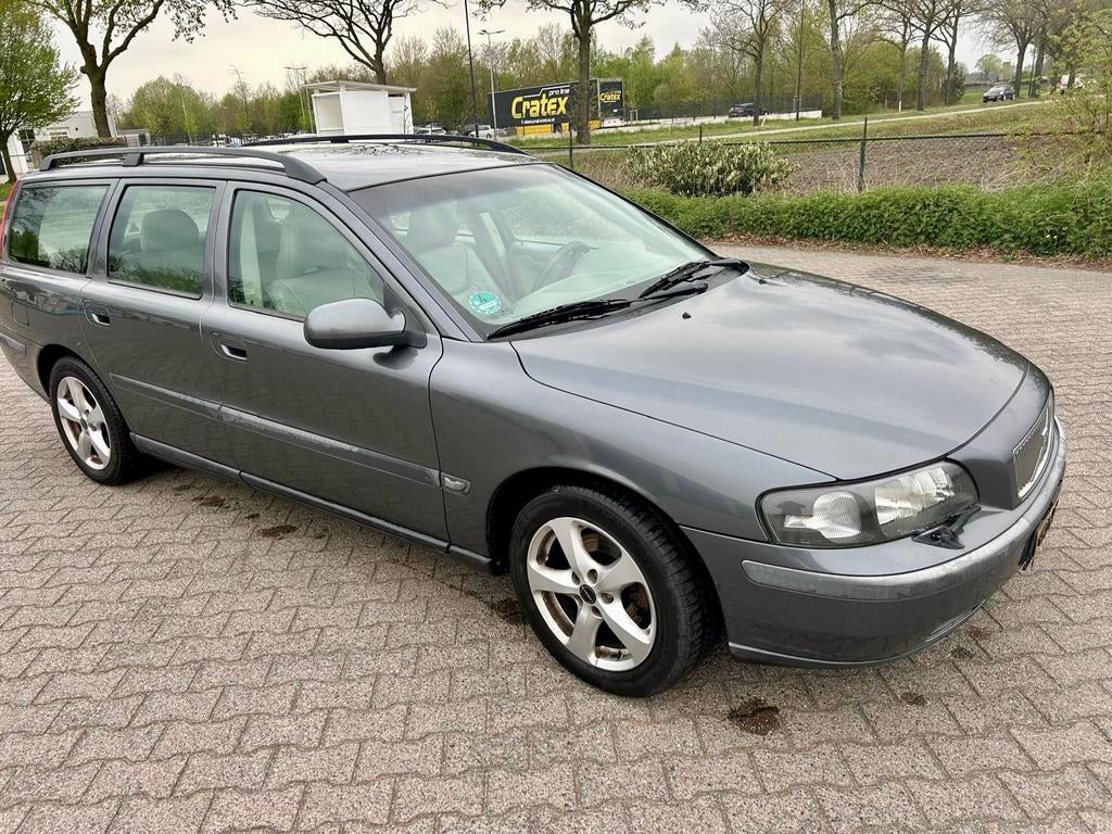 Volvo V70 2.4 140PK 2002 Grijs, Auto's, Voorwielaandrijving, 1800 kg, Beige, Stationwagon