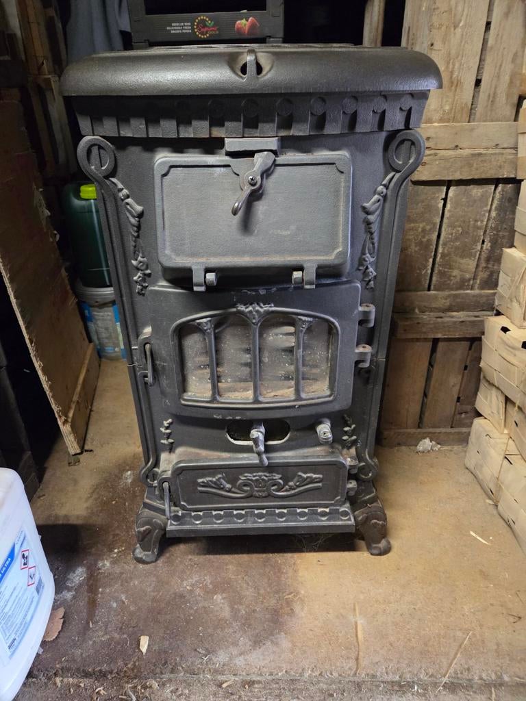 Zwarte gietijzeren kachel, Huis en Inrichting, Kachels, Ophalen, Gebruikt, Hout, Houtkachel