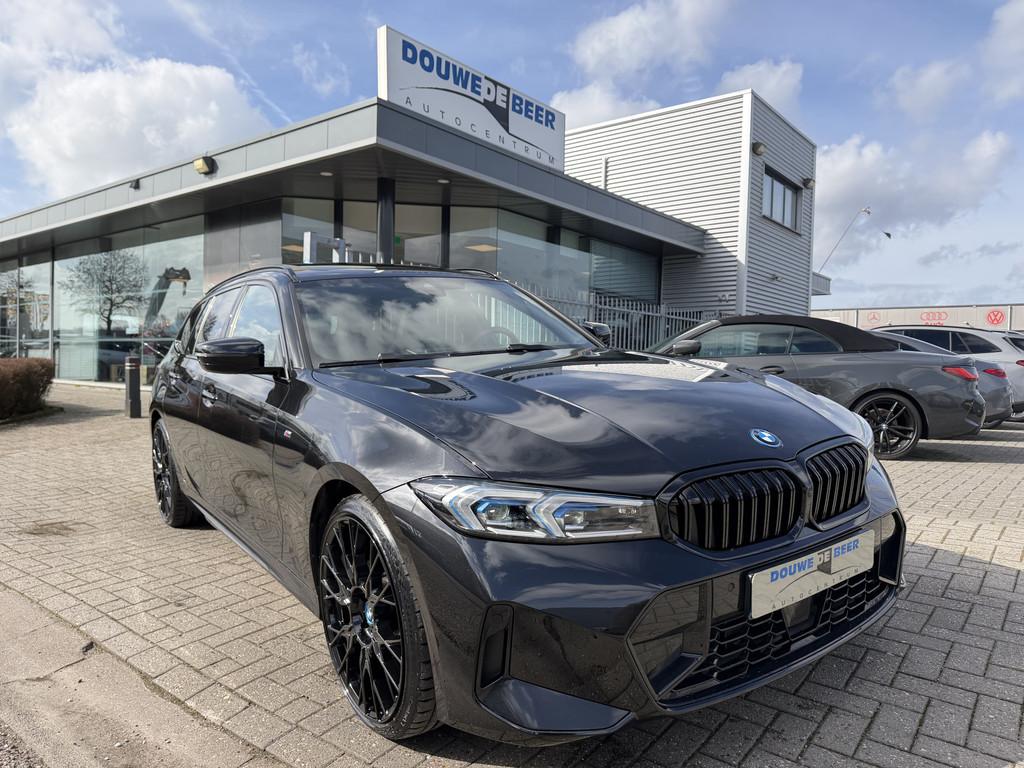 BMW 3 Serie Touring 330e xDrive M Sport Pano-Dak | Adapt. Cr, Gebruikt, Euro 6, 4 cilinders, Zwart