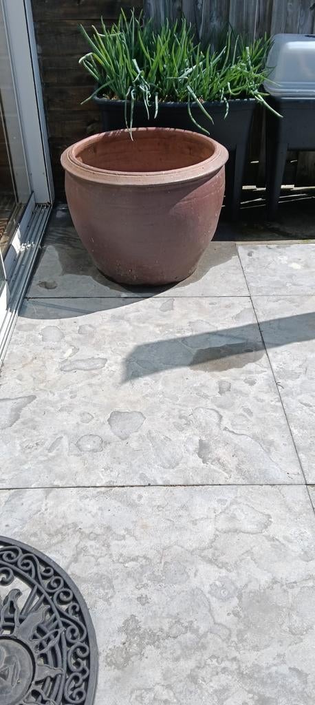 Grote terracotta bloempot voor tuin of terras, Gebruikt, 40 cm of meer, Rond, Ophalen of Verzenden