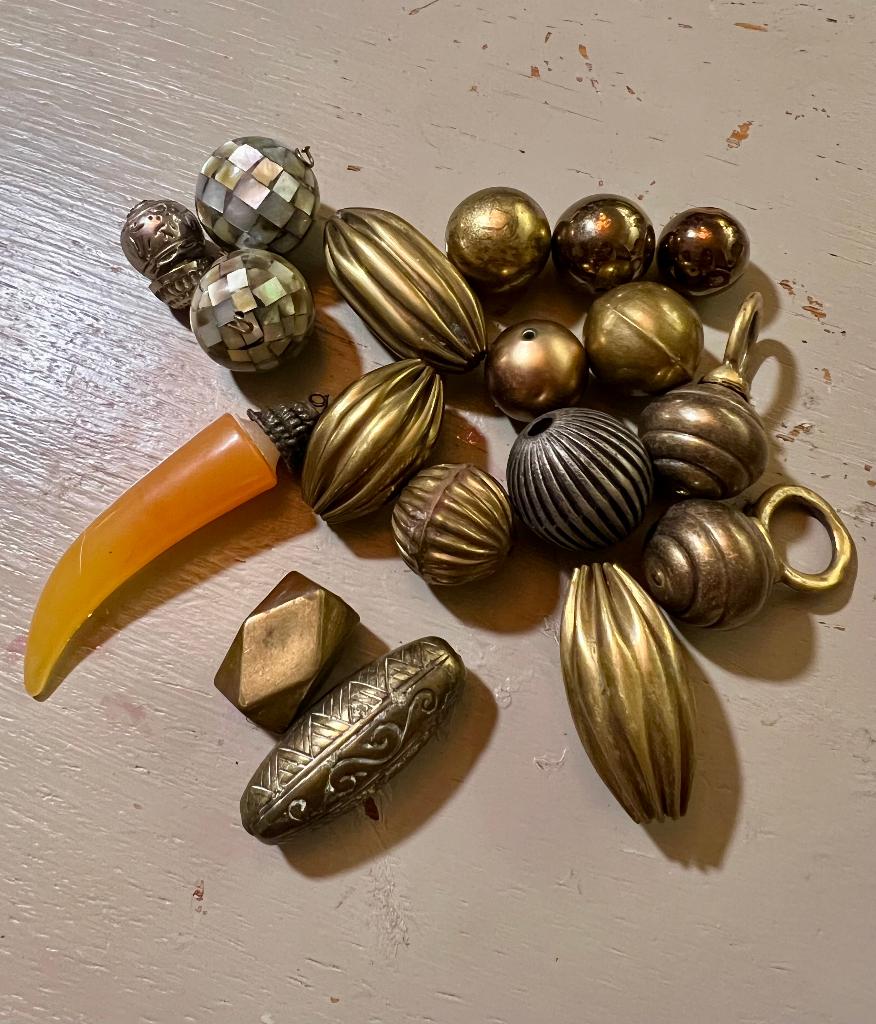 Vintage Indiase goudkl verzilverd kralen parelmoer hangers, Ophalen of Verzenden, Zo goed als nieuw, Kraal