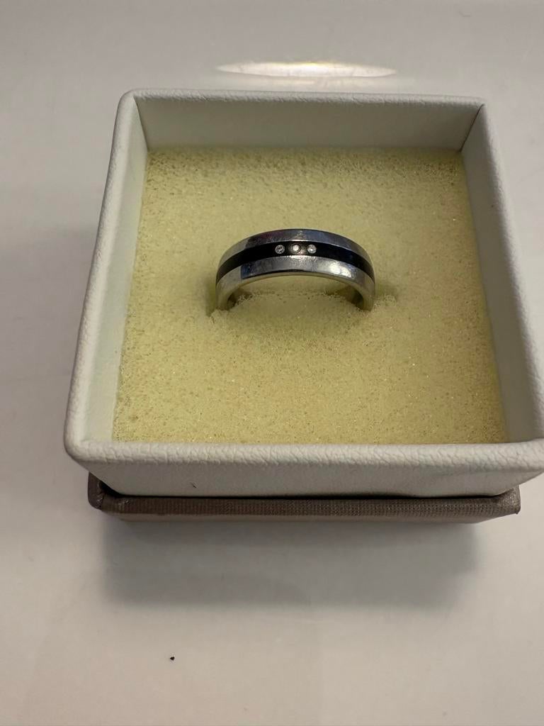 XEN ring met drie steentjes, Gebruikt, IJzer of Staal, 17 tot 18, Dame of Heer