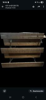 Kleine tribune - Stevige houten bank met metalen frame, Gebruikt, Overige kleuren, Drie, Ophalen of Verzenden