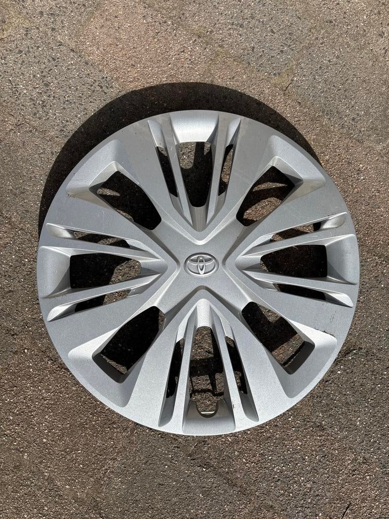 2x Toyota Aygo X wieldoppen, Ophalen of Verzenden, Gebruikt