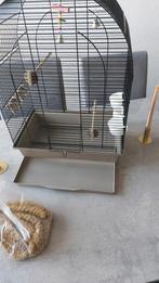 Te koop mooie vogelkooi 
Kooi 1 weken oud, Dieren en Toebehoren, Vogels | Hokken en Kooien, Ophalen, Zo goed als nieuw, Metaal