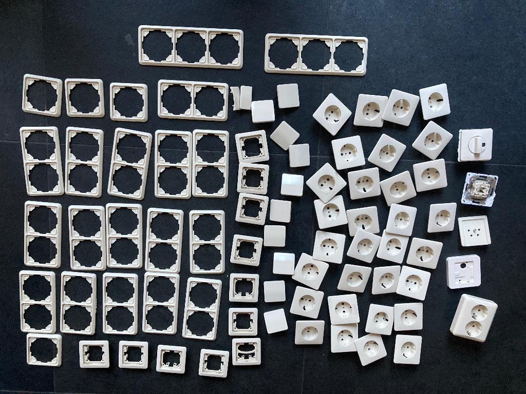 JUNG schakelmateriaal, Ophalen, Gebruikt, Stopcontact