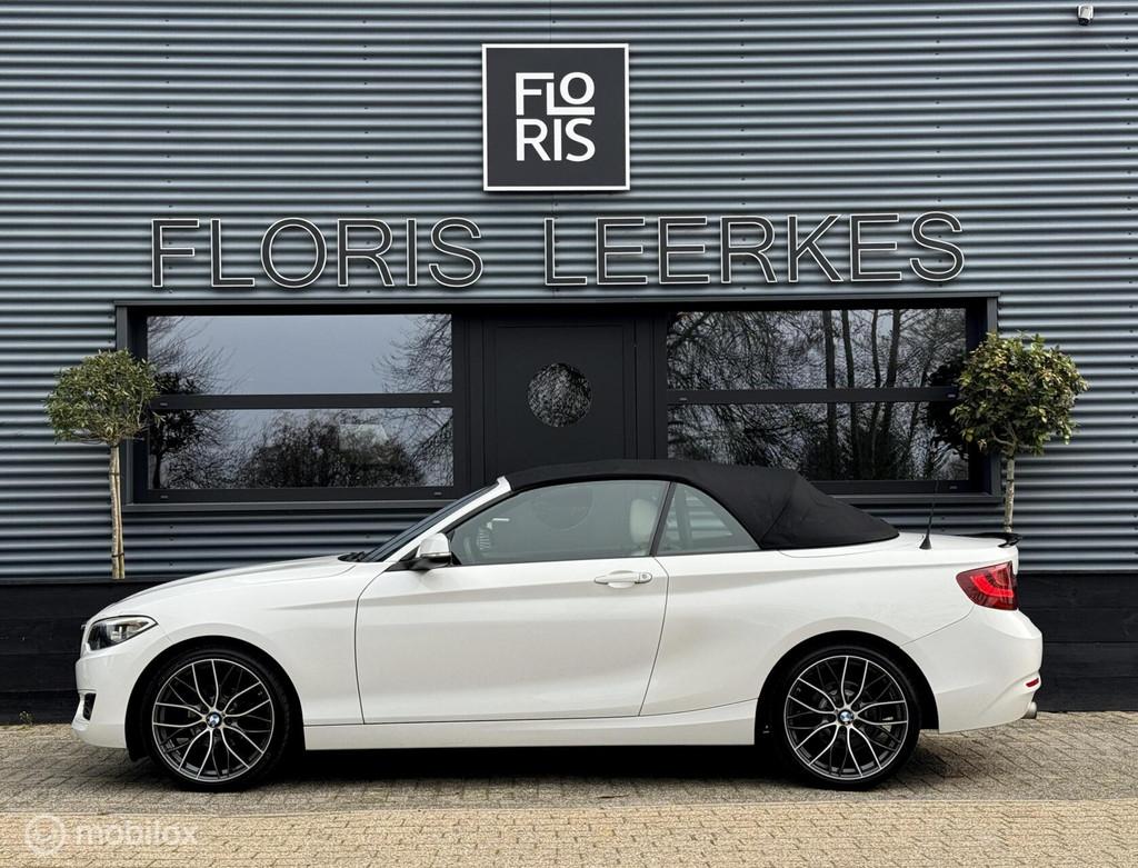 BMW 2-serie Cabrio 218i | Sport | Beige Leer | Navi | 19'', Auto's, BMW, Cabriolet, 4 stoelen, Wit, Leder