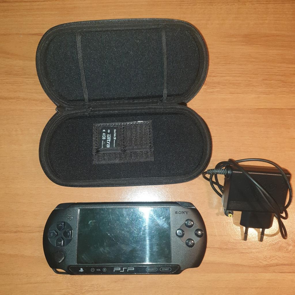 Sony PSP 3000 met hoesje, oplader en 18 SD+ UMD games!, Spelcomputers en Games, Ophalen of Verzenden