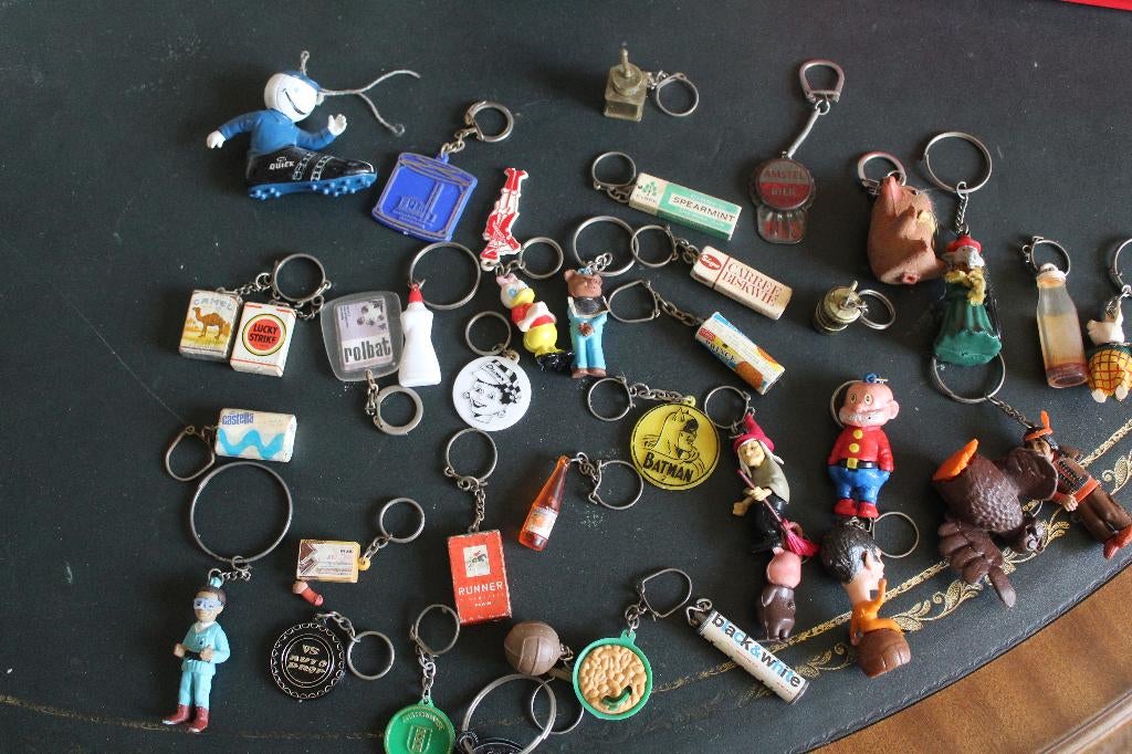 ***Erfenis vondst: verzameling sleutelhangers***, Verzenden, Zo goed als nieuw