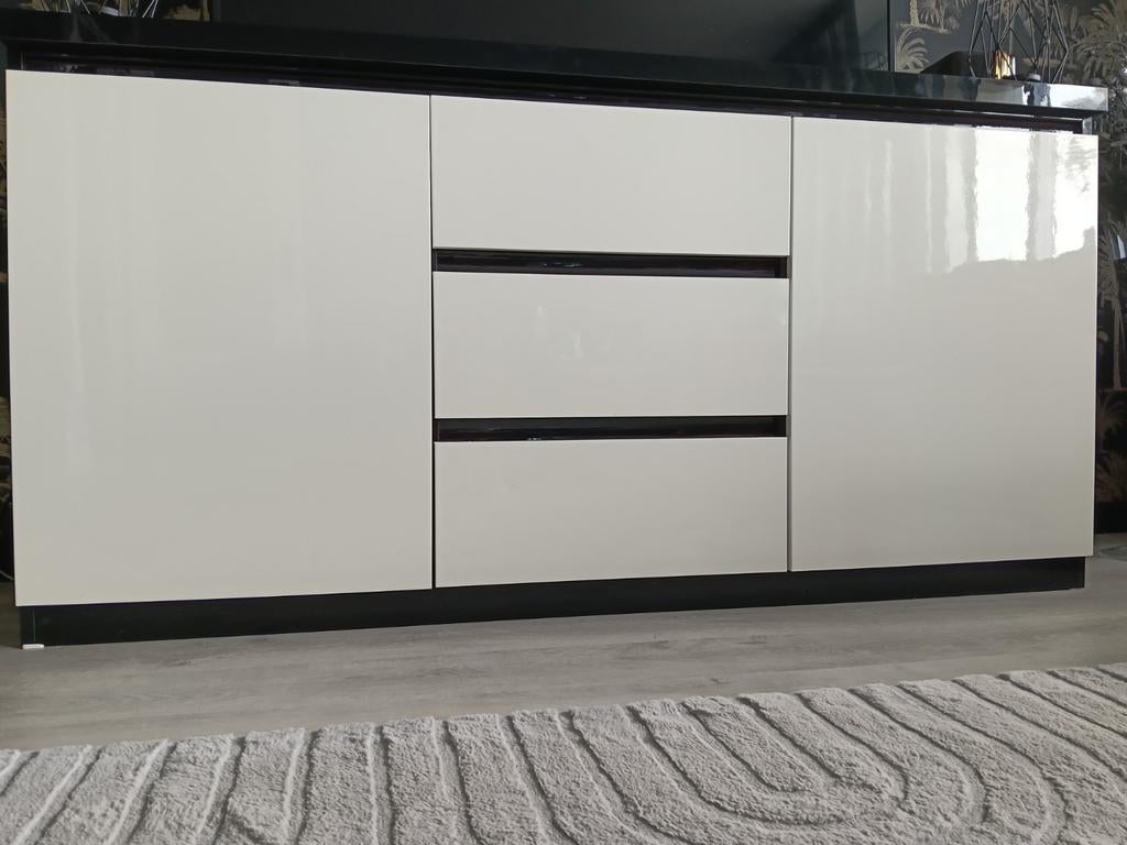 Dressoir en Vitrinekast - Zo goed als nieuw, Huis en Inrichting, Kasten | Dressoirs, Ophalen of Verzenden, Zo goed als nieuw, 150 tot 200 cm