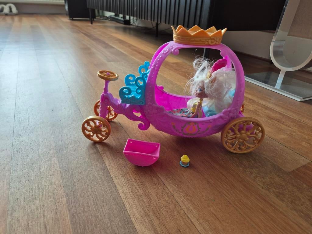 Enchantimals koninklijke koets, Ophalen