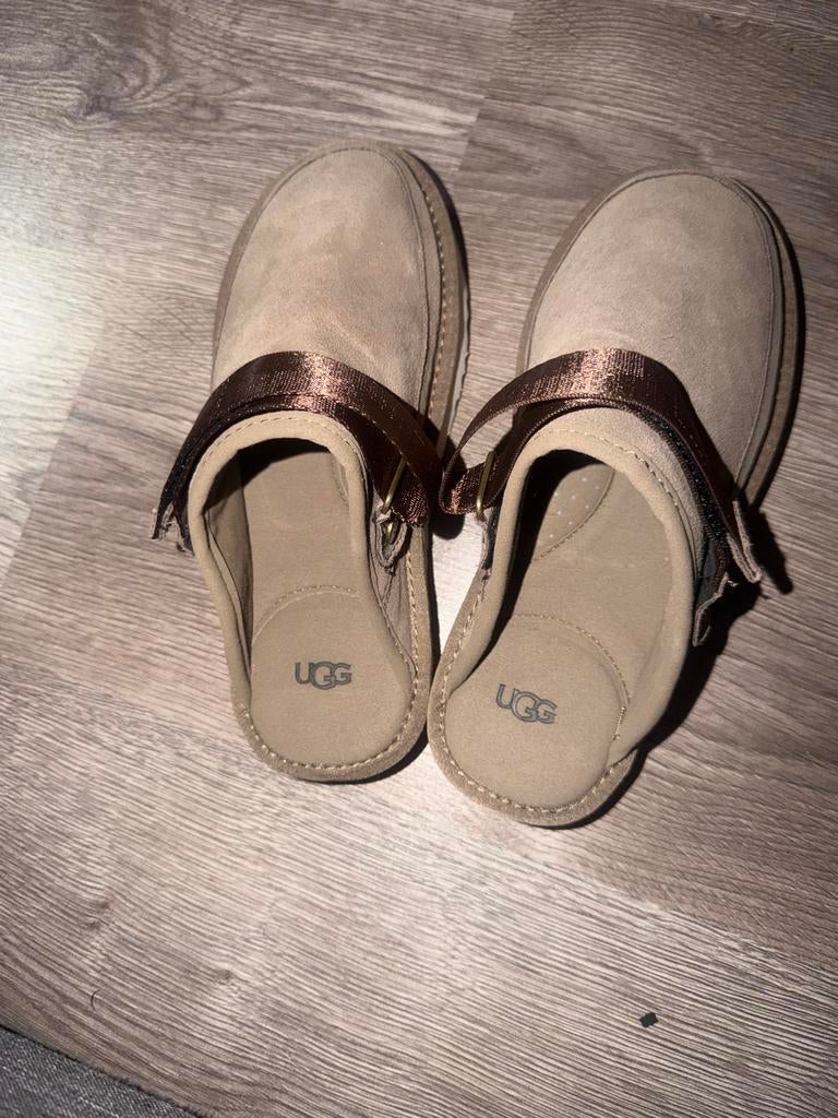 Ugg Pantoffels Maat 38, Kleding | Dames, Schoenen, Ophalen of Verzenden, Zo goed als nieuw, Beige, Pantoffels of Sloffen