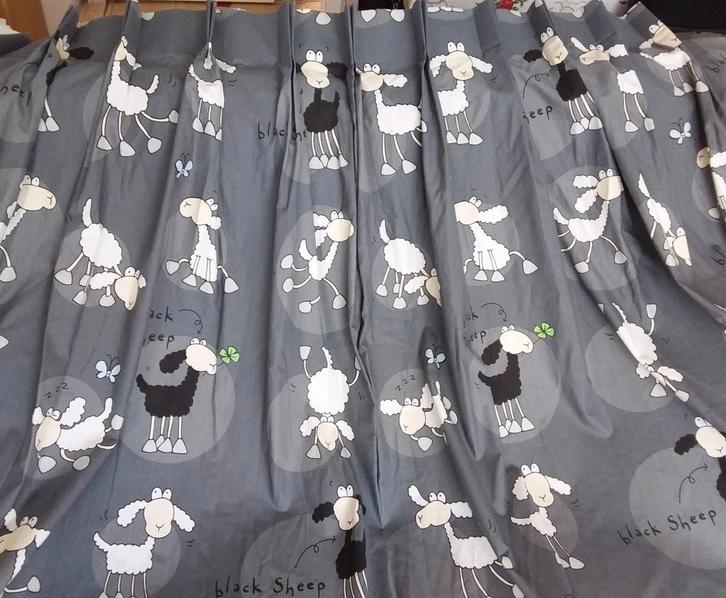 2 Grijze kindergordijnen van 259 cm hoog en elk 118 cm breed, Huis en Inrichting, Stoffering | Gordijnen en Lamellen, Zo goed als nieuw