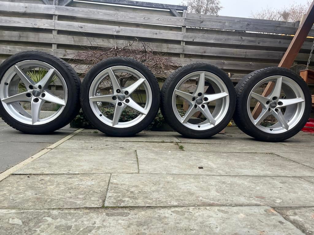 Audi 18-inch velgen met all-season banden, Auto-onderdelen, Banden en Velgen, 18 inch, 245 mm, Ophalen of Verzenden, All Season