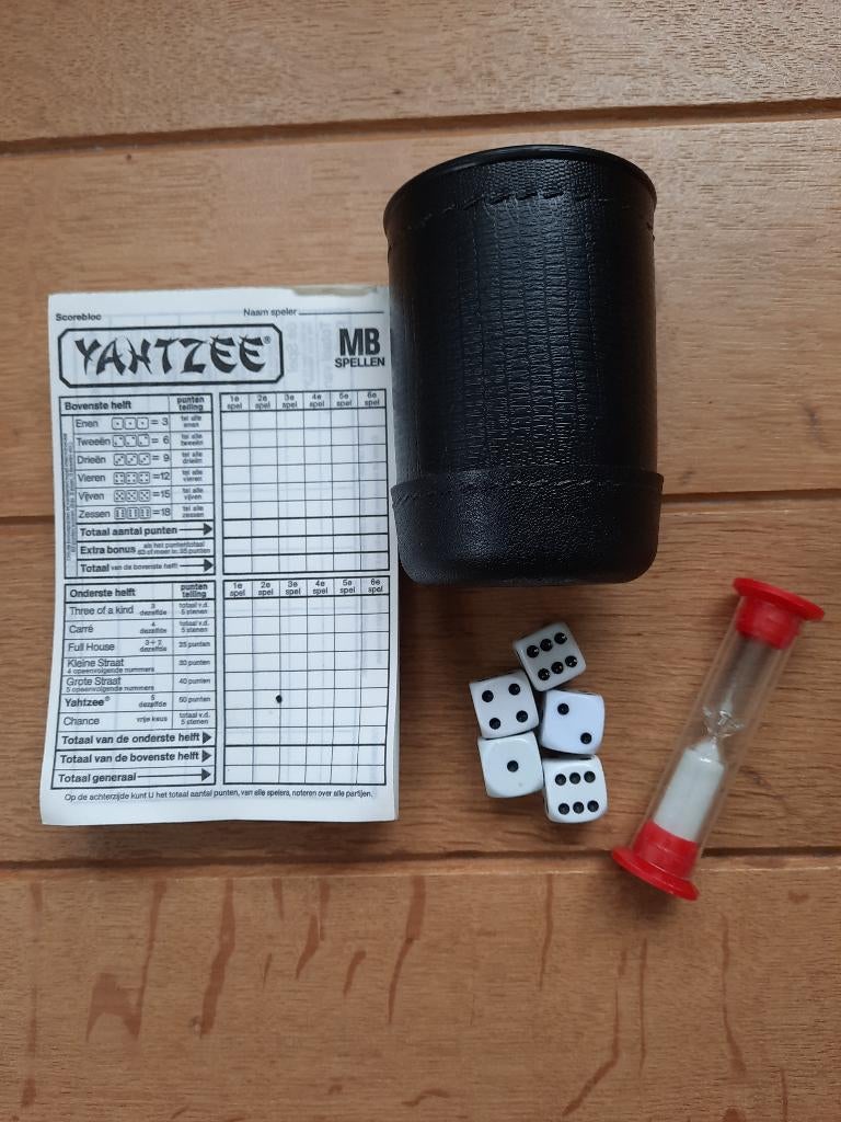 Yahtzee dobbelset compleet - MB - dobbelspel -, Ophalen of Verzenden, MB Spellen