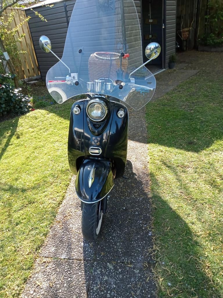 Scooter agm new flash blauwe kenteken plaat is van bj 2020, Fietsen en Brommers, Scooters | SYM, Ophalen, Zo goed als nieuw, Benzine