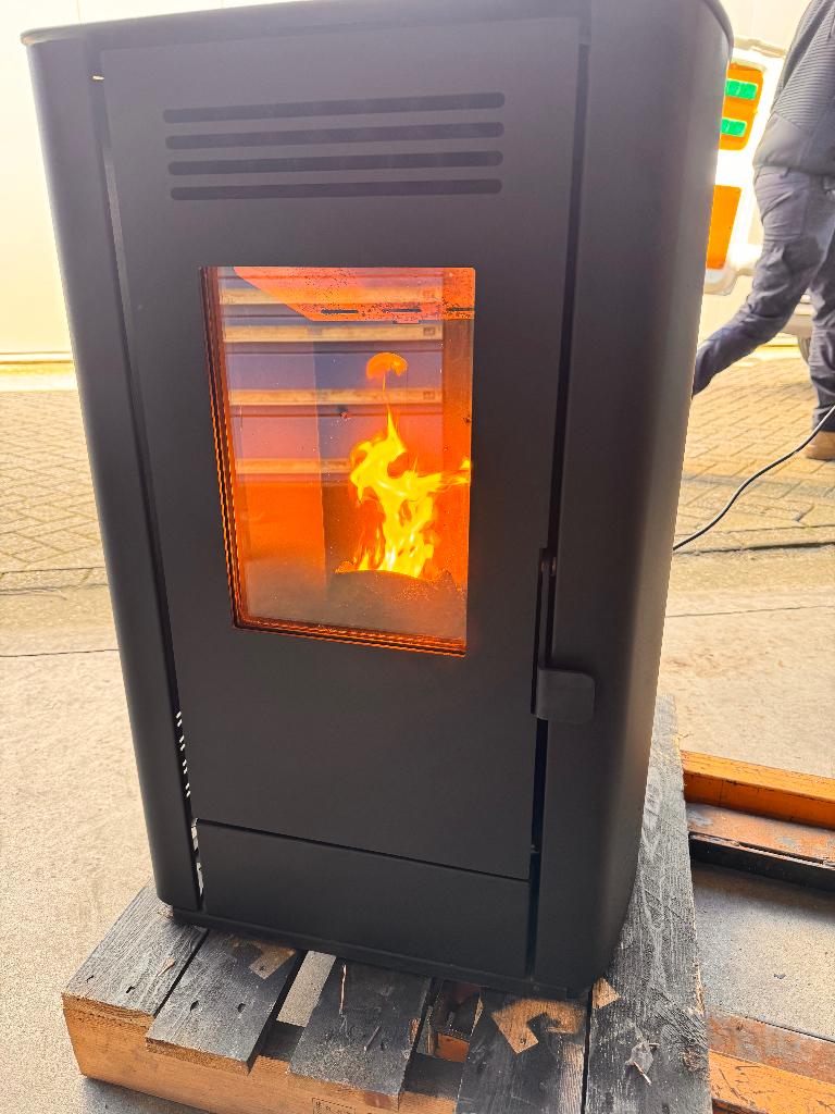 JULIA NEXT 6KW PELLETKACHEL, Huis en Inrichting, Kachels, Ophalen, Gebruikt, Overige brandstoffen, Pelletkachel