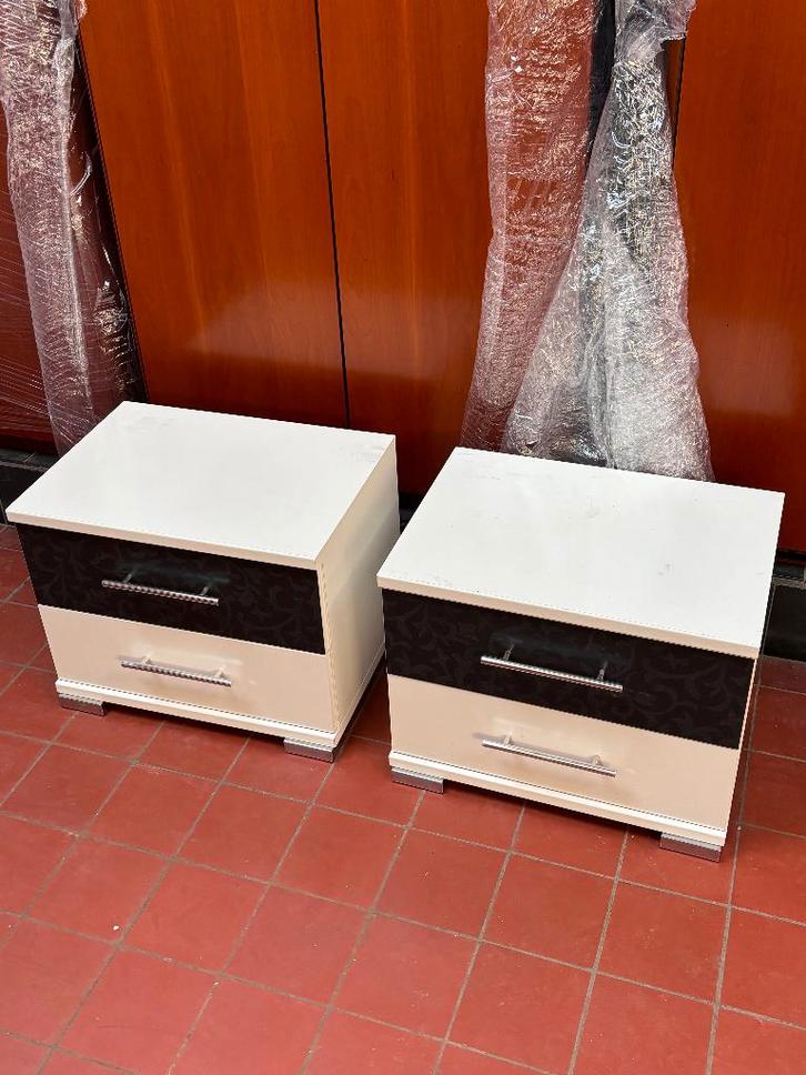 SET VAN 2 MODERNE NACHTKASTJES MET LADES, Huis en Inrichting, Slaapkamer | Nachtkastjes, Gebruikt, Minder dan 55 cm, Minder dan 45 cm