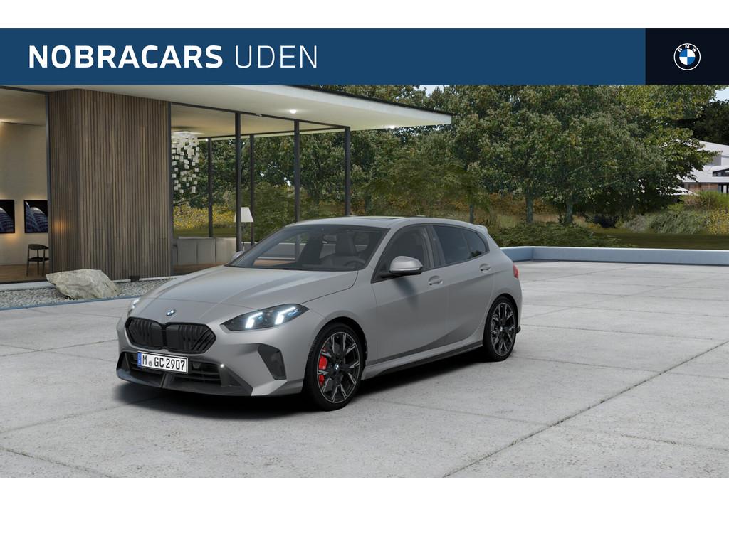 BMW 1 Serie 120 M Sport Automaat / Sportstoelen / Achteruitr, Zwart, 156 pk, Bedrijf, 3 cilinders