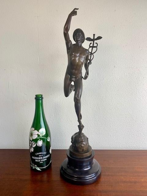 Bronzen beeld Mercurius Hermes naar Giambologna Gesigneerd, Antiek en Kunst, Brons, Beeld, Handgemaakt, Bruin