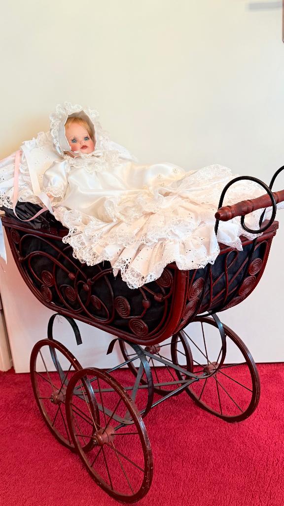 Poppenwagen met pop, Verzamelen, Poppen, Ophalen of Verzenden, Gebruikt, Overige typen, Levensecht of Reborn